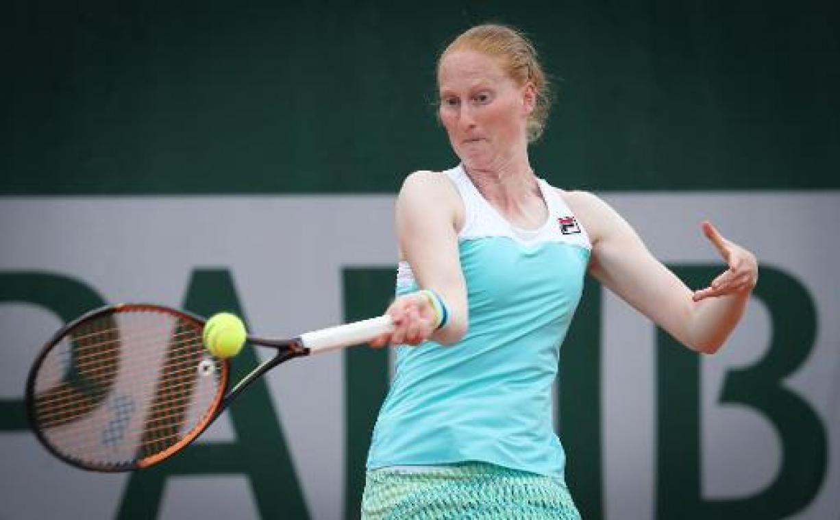 Alison Van Uytvanck gaat meteen ten onder in Parijs