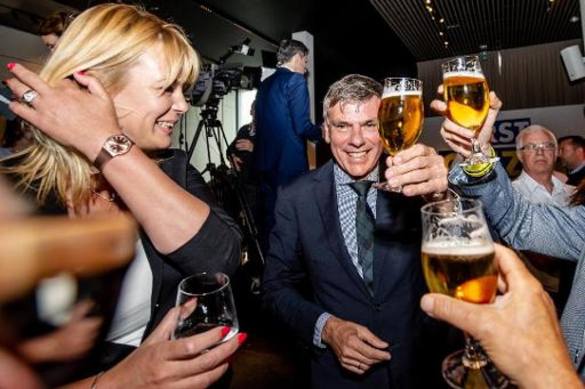 Vlaanderen samenvattend: regeringspartijen verliezen 20 zetels, VB springt naar 23