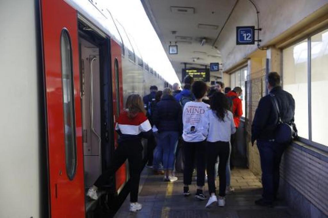Brussel-Noord ontruimd na bommelding, treinen en metro's stoppen niet in station