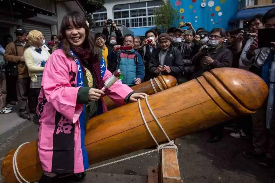 Japanners vieren jaarlijks penisfestival