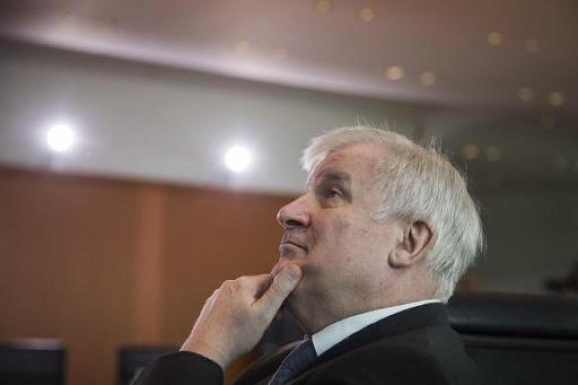 Duitse Binnenlandminister Seehofer kondigt politiek afscheid aan