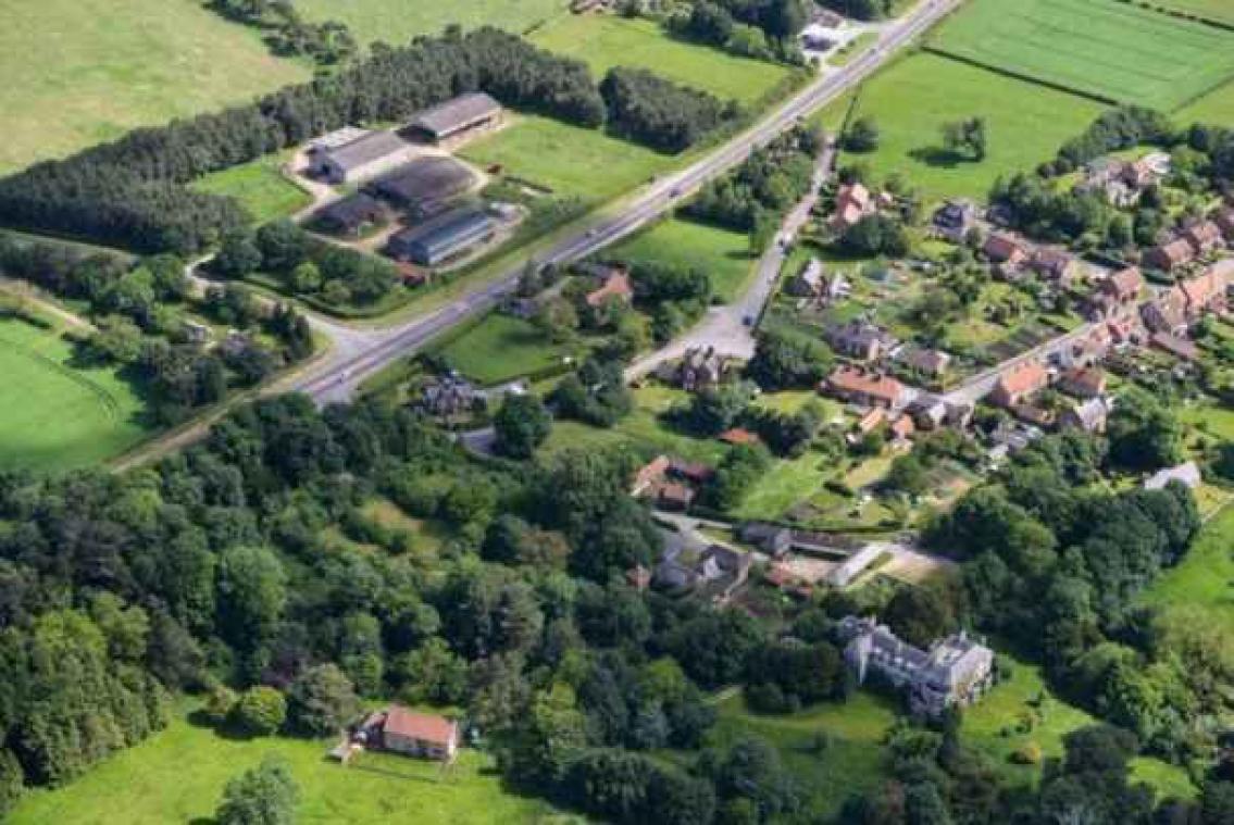 Volledig Brits dorp te koop voor 25 miljoen euro