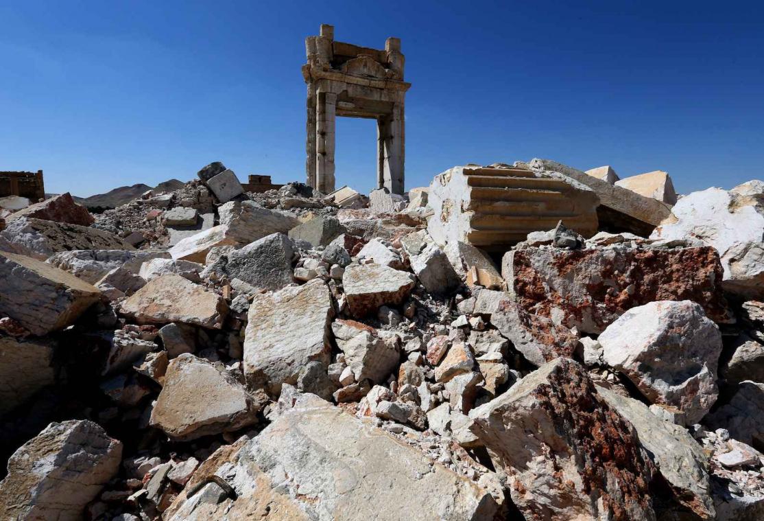 Fotograaf toont met voor en na foto's enorme schade in Syrische stad