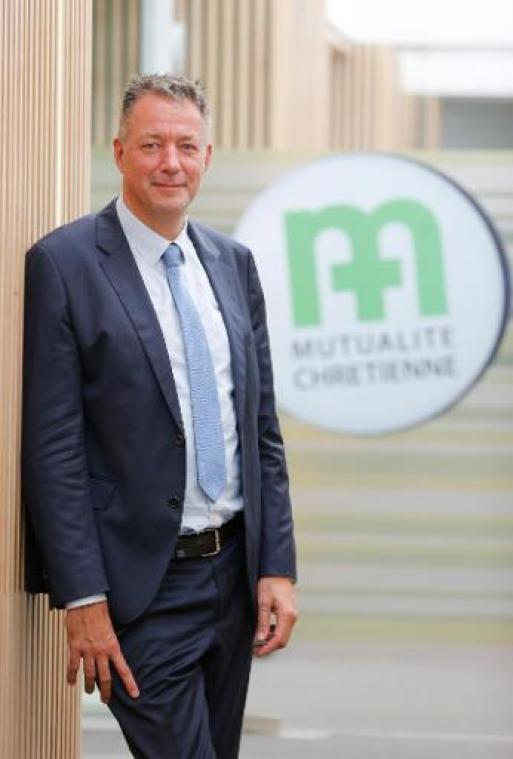 CM-voorzitter haalt uit naar de politieke wereld