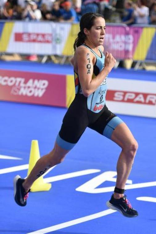 Claire Michel verovert brons op olympische afstand in Weert, goud voor Britse Potter
