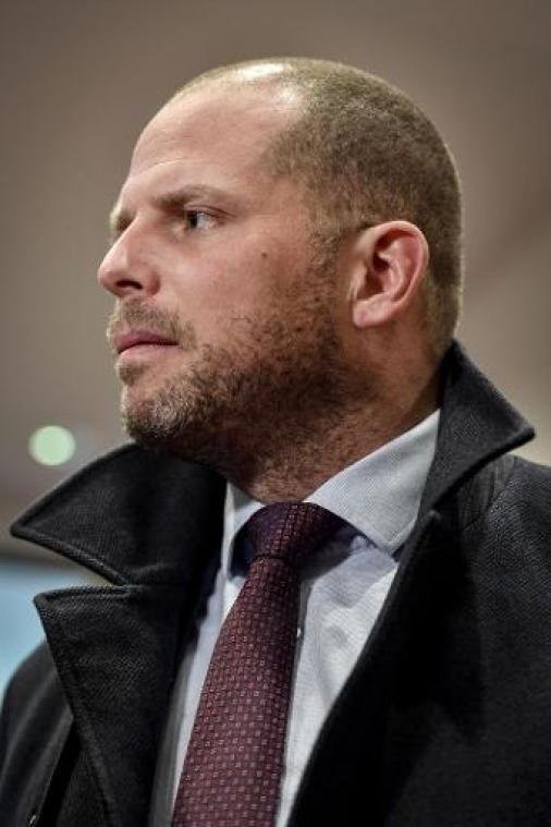 Francken: "laat ons tegen het VB zeggen: hier is de bal, trap zelf eens naar doel"
