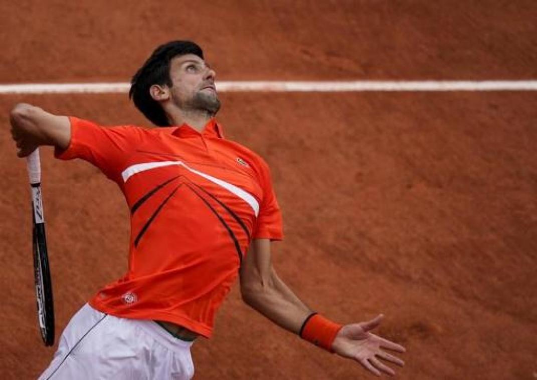 Djokovic stoomt door naar achtste finales, Tsitsipas treft Wawrinka