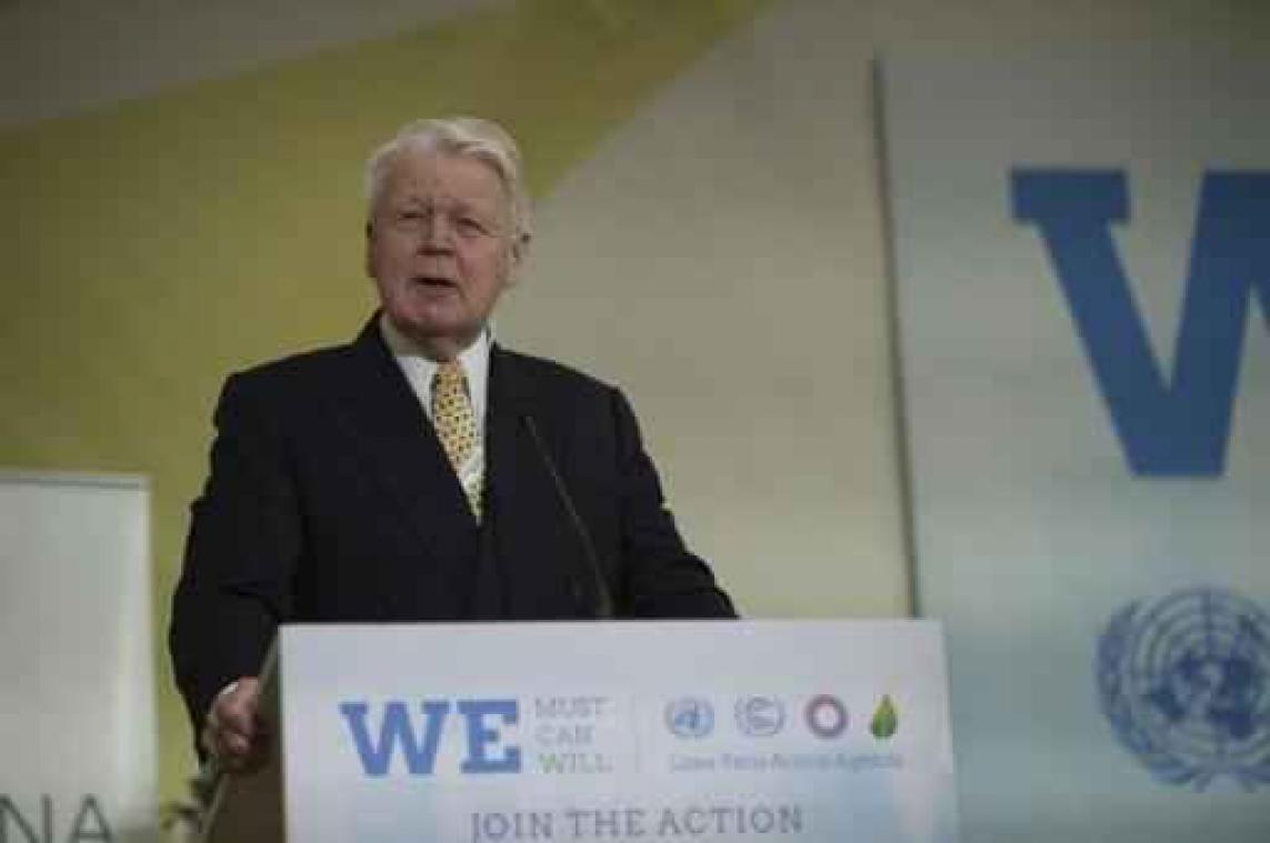 IJslandse premier biedt ontslag aan, president weigert