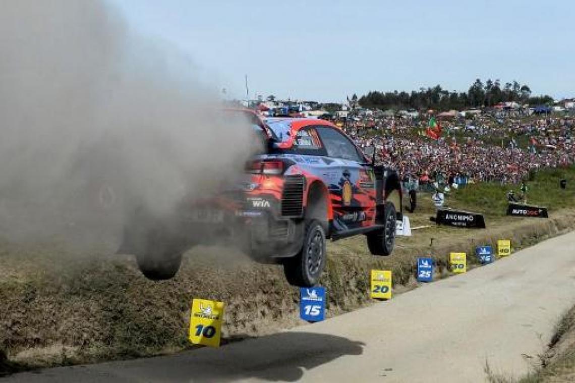 Neuville moet zege in Portugal aan Ott Tänak laten