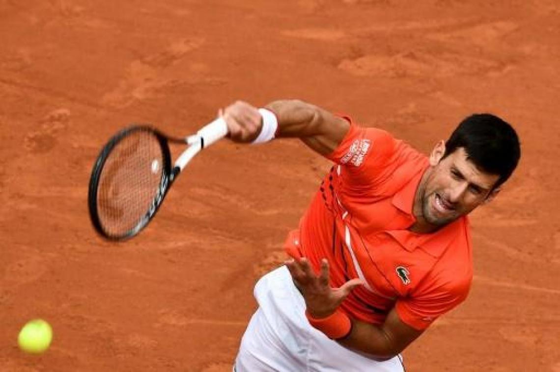 Novak Djokovic haalt op een drafje de kwartfinales