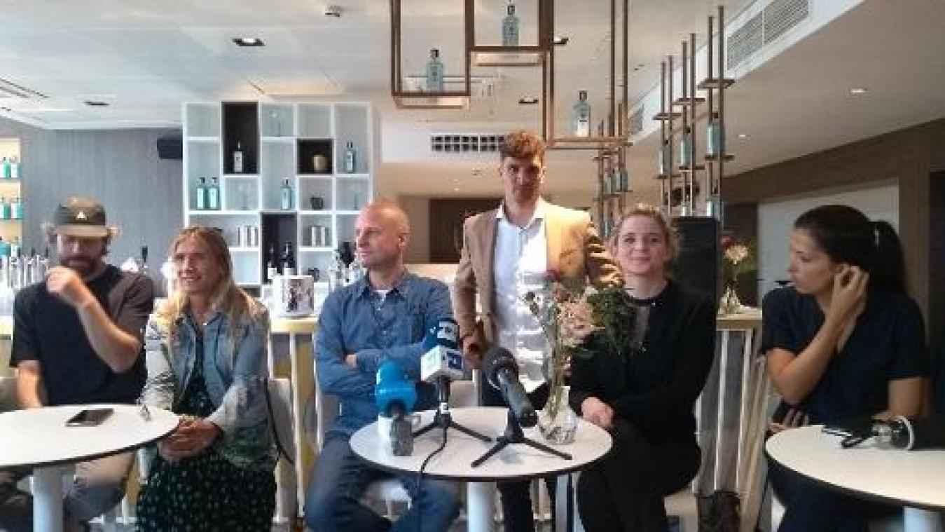 Thomas Meunier stelt Play It Art-kunstproject voor in Anderlecht
