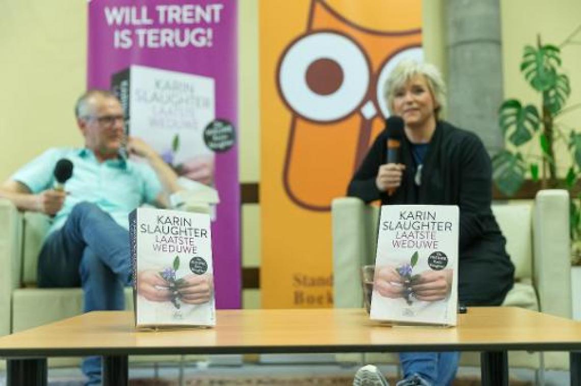 Thrillerauteur Karin Slaughter stelt nieuwste boek voor bij Belgische federale politie