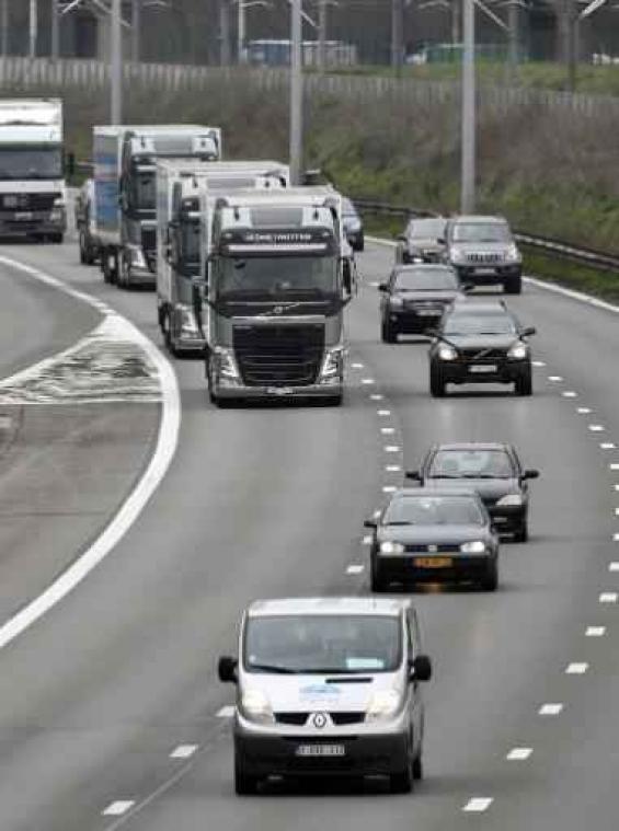 Actievoerende vrachtwagenchauffeurs verlaten E40