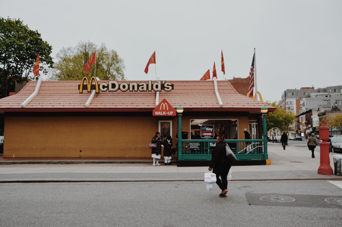 Ontevreden klant valt McDonald's-manager aan omwille van bereidwijze burger