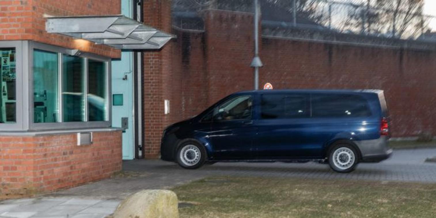 Dronken gedetineerde steelt wagen om op tijd terug te zijn in gevangenis
