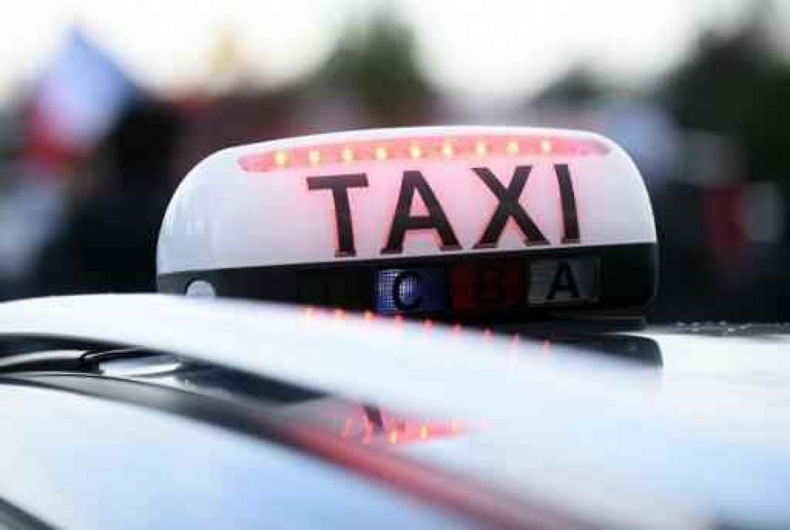 Taxichauffeurs Brussels Airport nog steeds economisch werkloos
