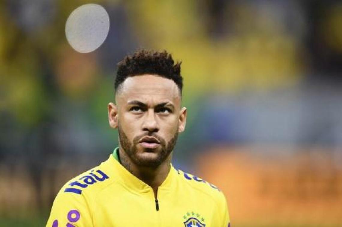 Enkelblessure houdt Neymar vier weken aan de kant