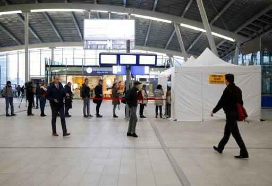 Nee-stemmers in meerderheid in Nederland, opkomst waarschijnlijk boven 30 procent
