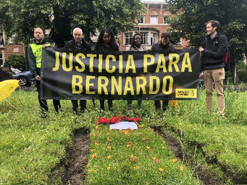 Amnesty International graaft graf aan Colombiaanse ambassade in Brussel