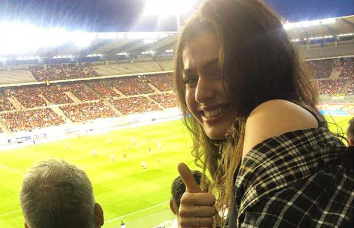 Olga Leyers droeg wel héél uitdagende outfit tijdens België-Schotland (foto)