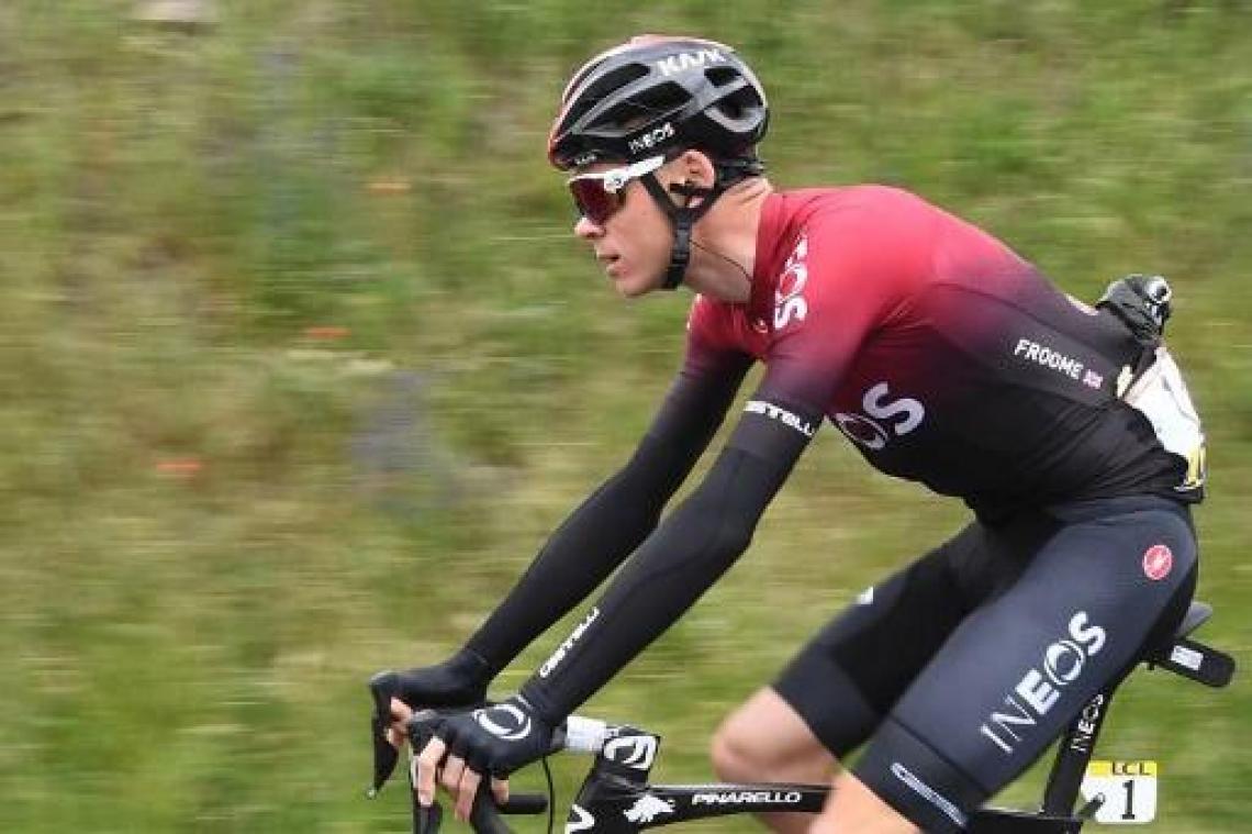 Chris Froome valt tijdens verkenning tijdrit in Dauphiné en gaat niet meer van start