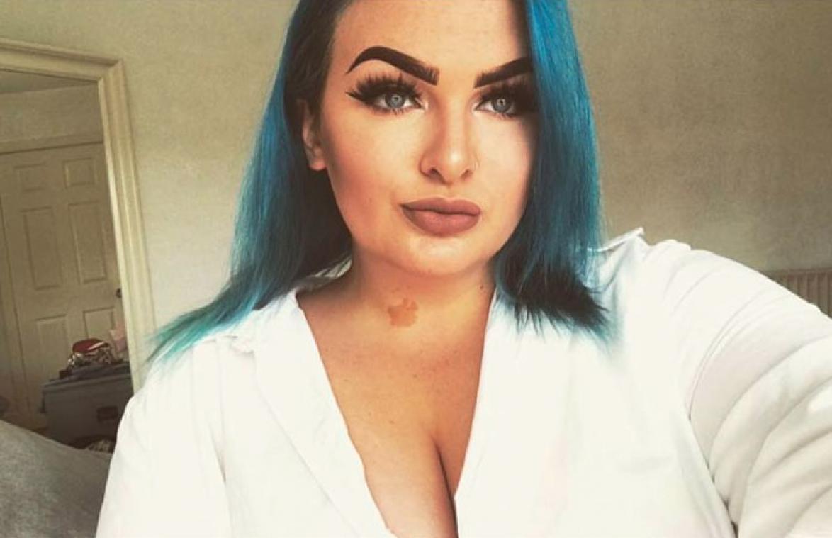 Danslerares walgt van reactie van man op Tinder als hij te weten komt dat ze "de dikke op de foto" is