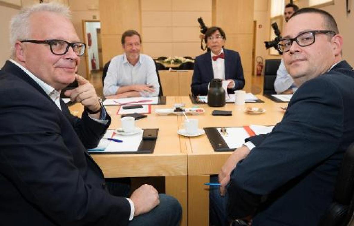 "Bij gebrek aan signaal" legt PVDA uitnodiging van PS opnieuw naast zich neer