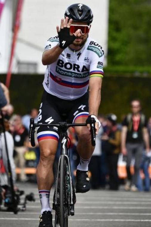 Sagan sprint bergop naar zege in Ronde van Zwitserland en is leider