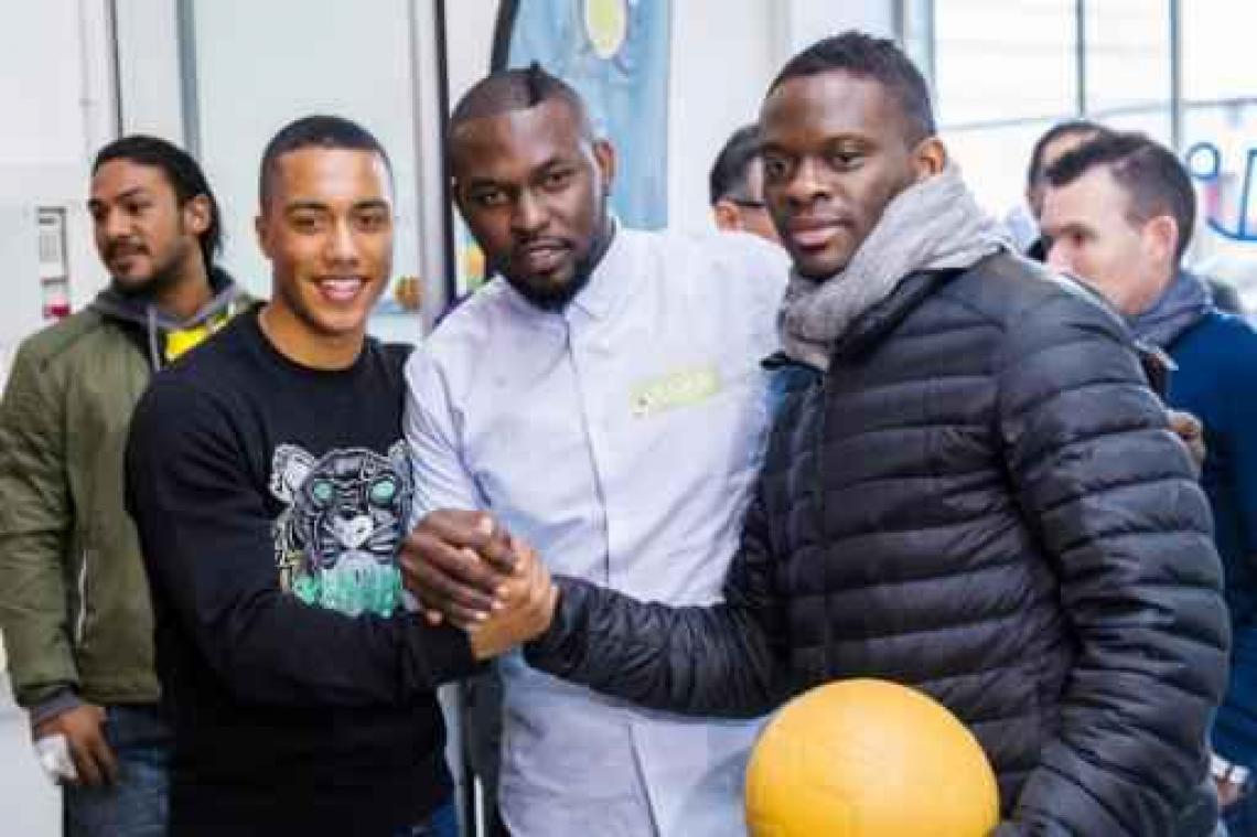 Topvoetballers steken Molenbeekse jeugd een hart onder de riem