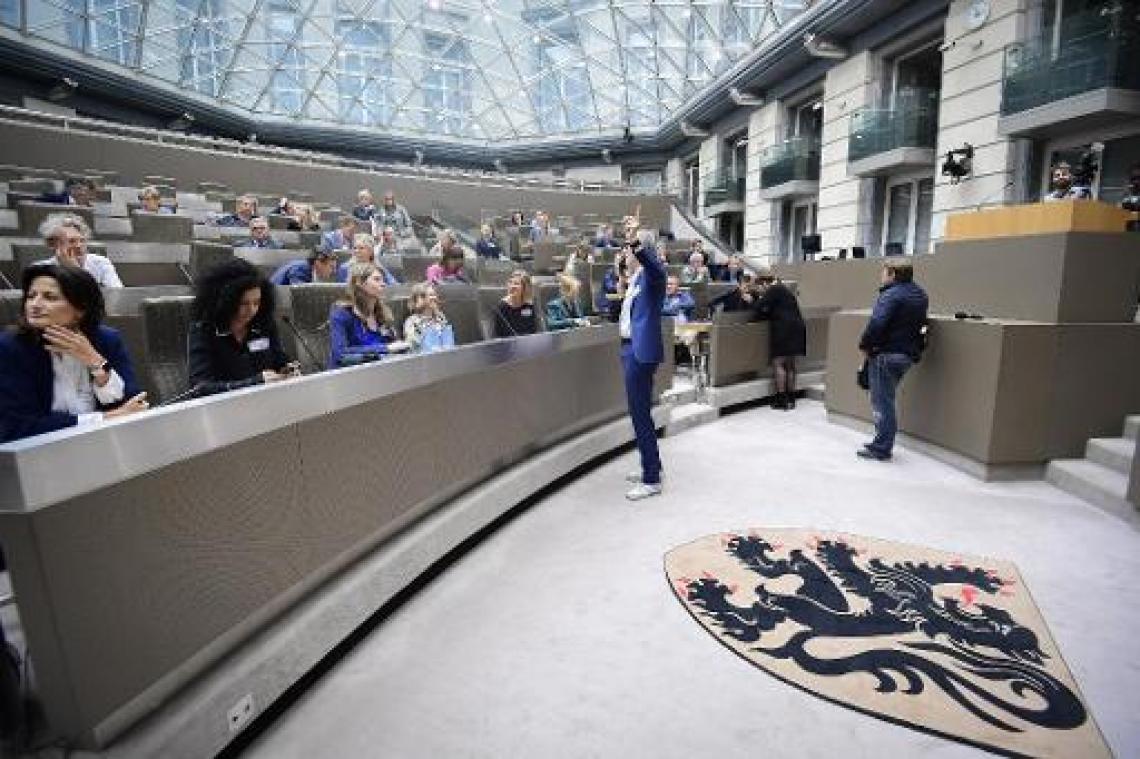 124 Vlaamse volksvertegenwoordigers hebben eed afgelegd