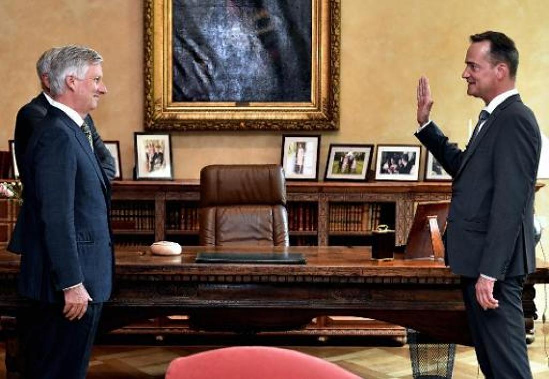 Minister-president Duitstalige gemeenschap legt eed af bij de koning