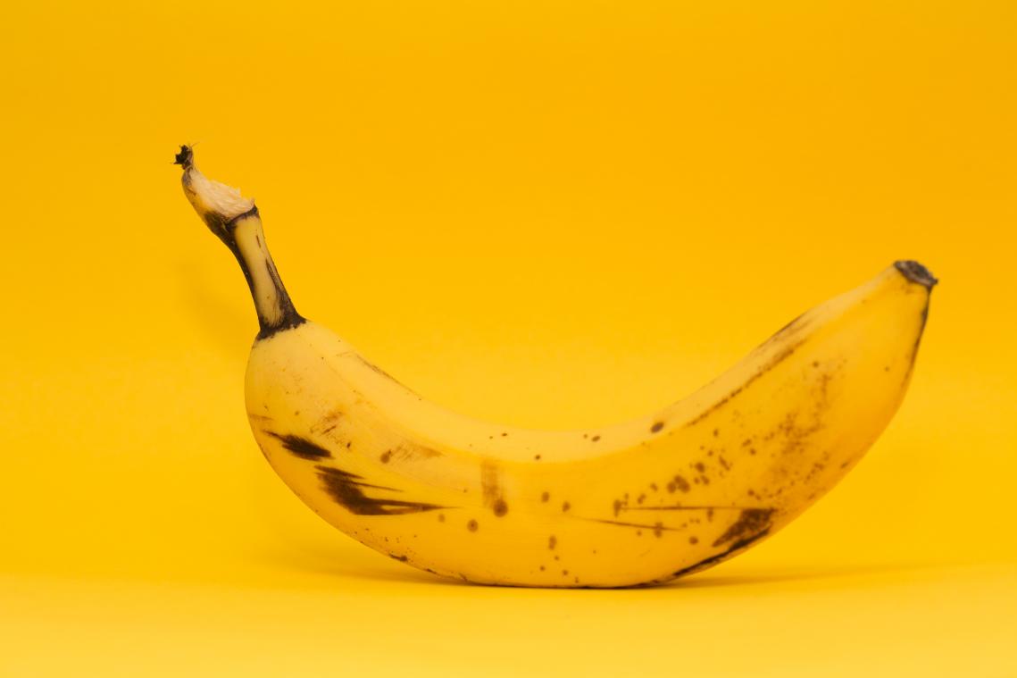 BIZAR. Man krijgt veertien maanden cel nadat hij bank beroofde met een banaan