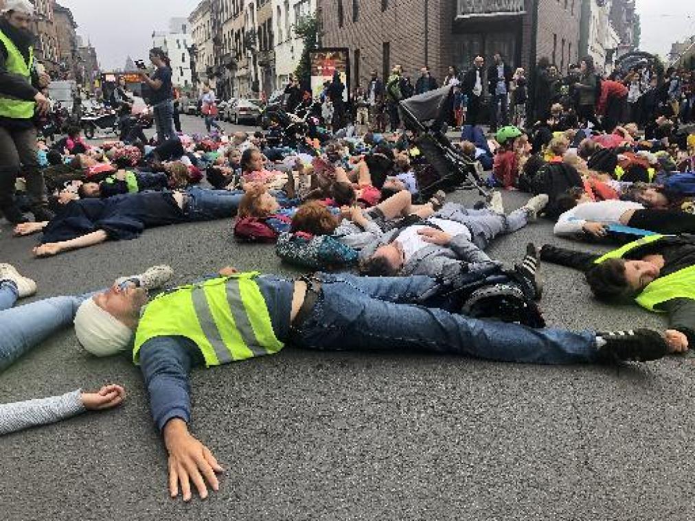 Betogers houden zich voor dood op kruispunt van ongeval
