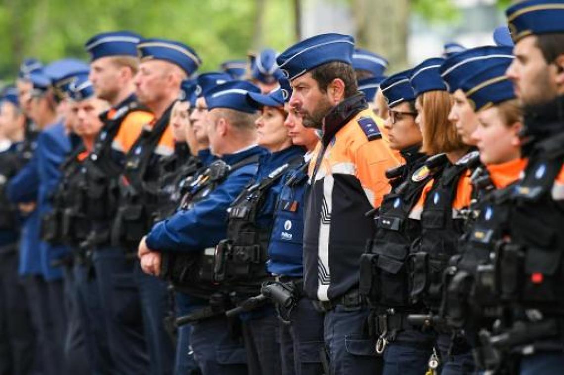 Minder premies, wel maaltijdcheques voor politieagenten