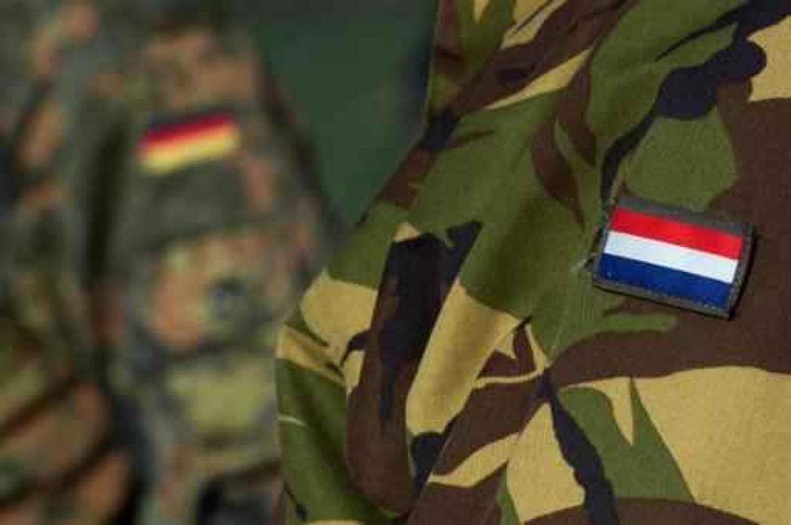 Nederlandse onderzoeksjournalist Stegeman loopt opnieuw legerbasis binnen