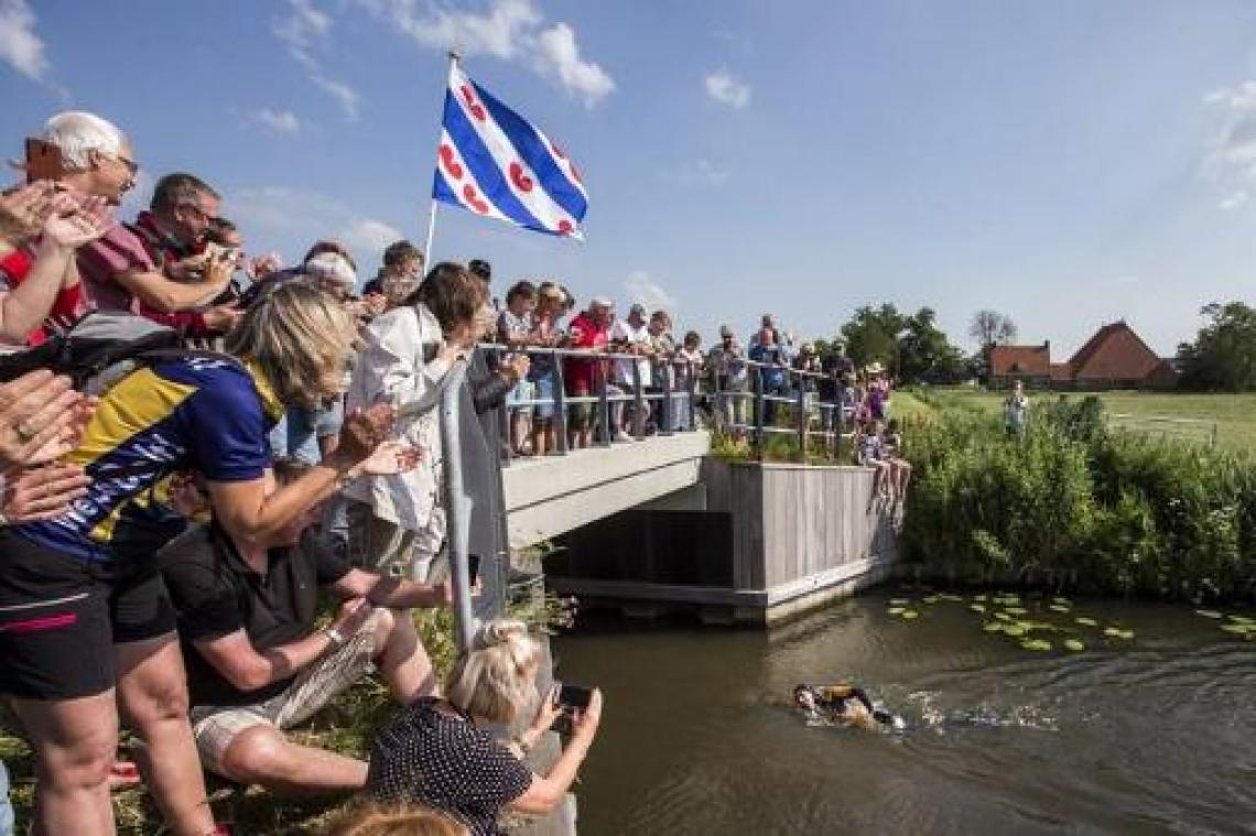 Helft van Elfstedentocht zit erop voor Nederlandse zwemmer