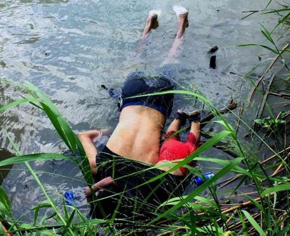 Aangrijpende foto van verdronken vader en zijn dochtertje gaat wereld rond