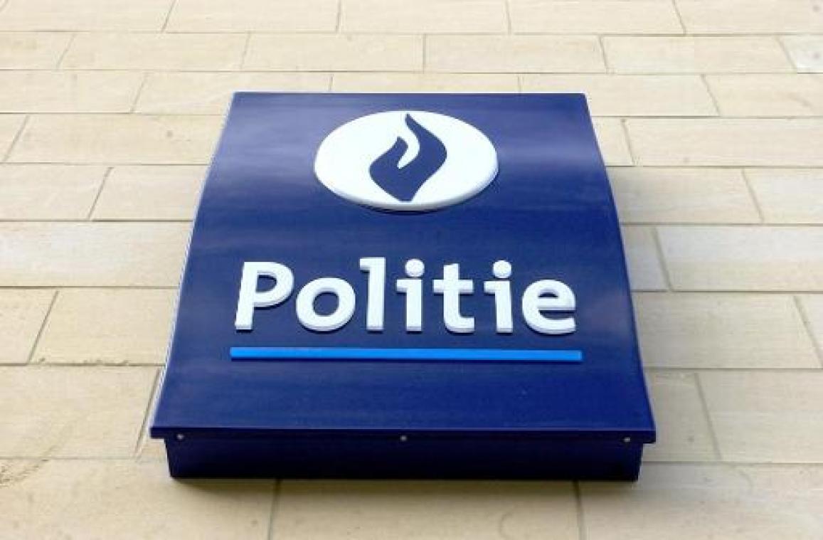 Leuvense politie bevrijdt baby uit auto