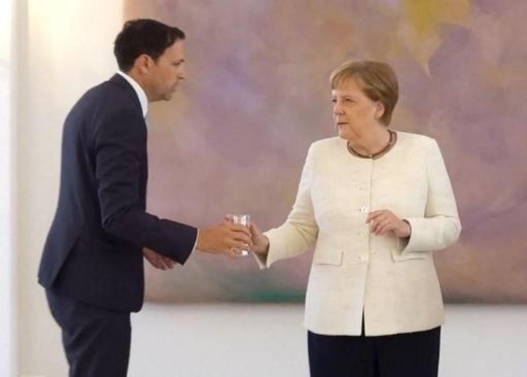 Merkel beeft opnieuw hevig enkele uren voor vertrek naar G20
