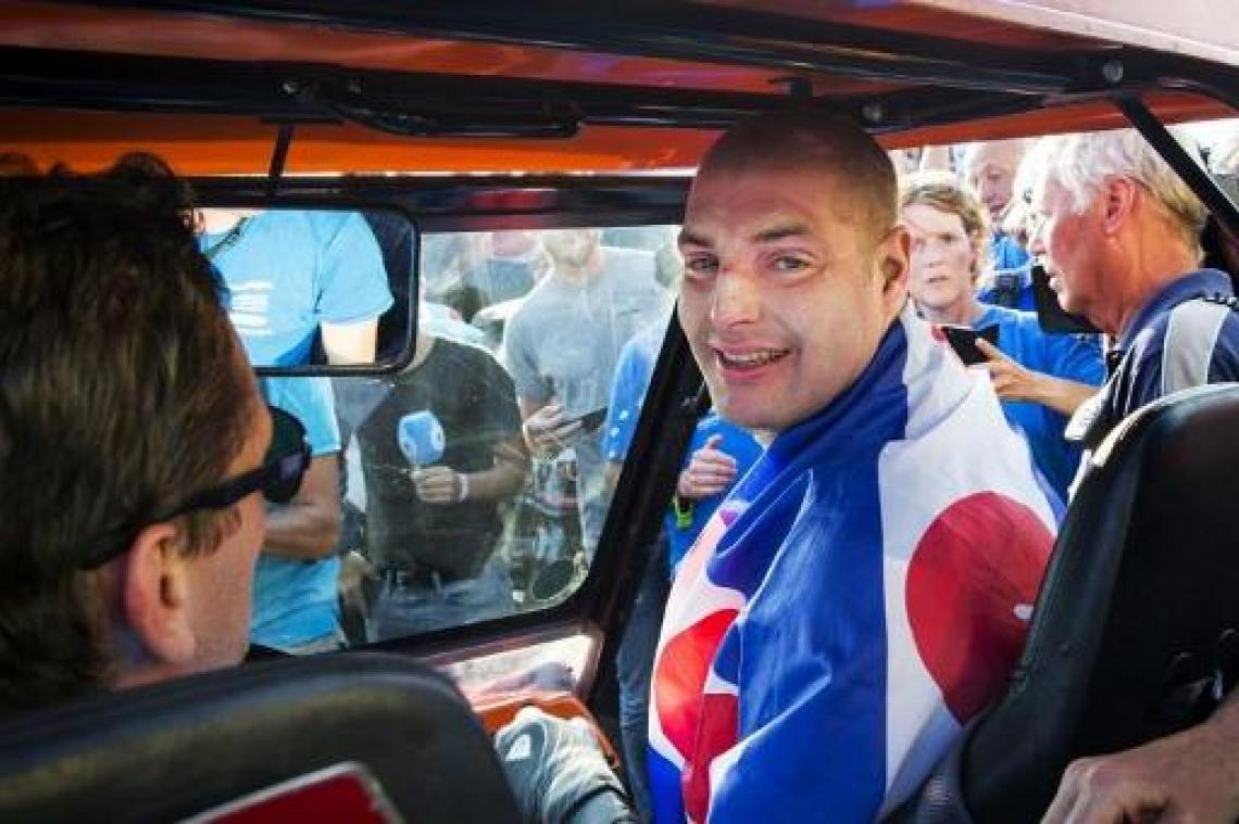 Zwemmer Van der Weijden krijgt Elfstedenkruisje van ex-deelnemer