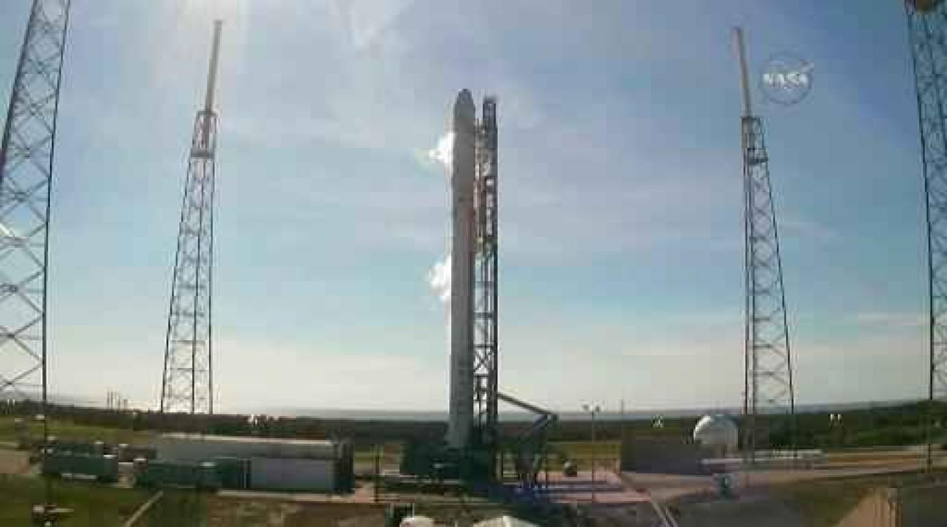 SpaceX slaagt erin deel van raket te laten landen op boot