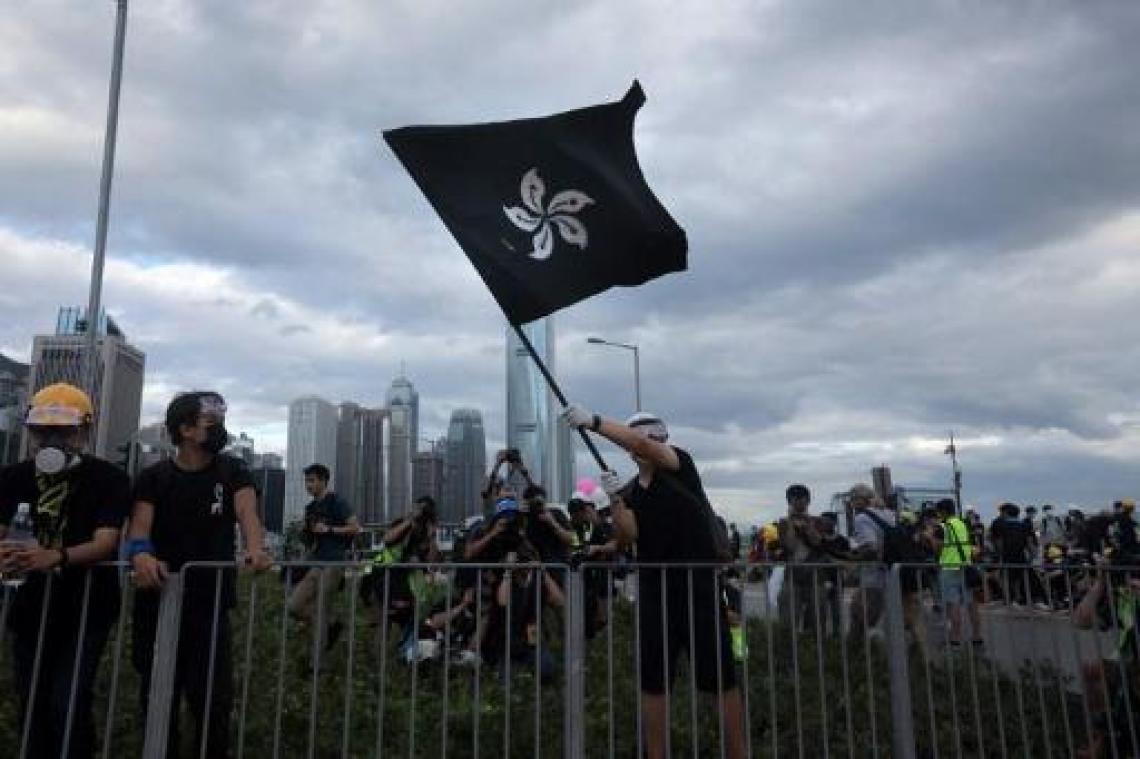 Uitleveringswet Hongkong - Manifestanten bezetten opnieuw toegangswegen in Hongkong