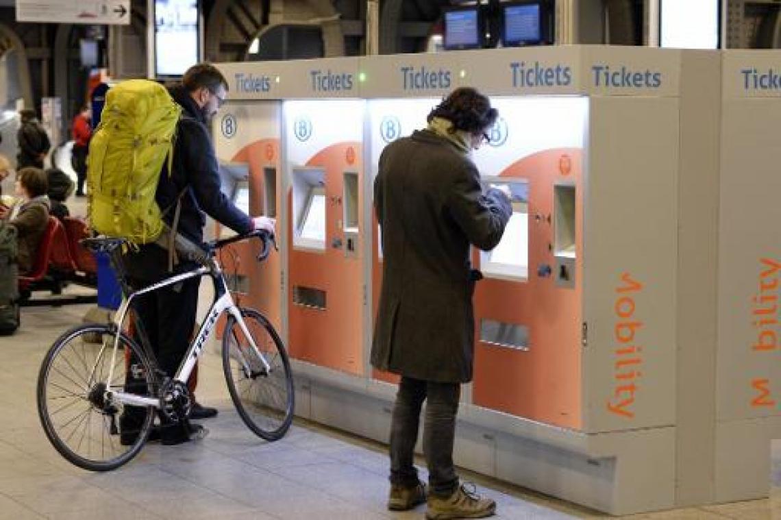 "NMBS duwt reiziger naar digitale verkoopkanalen"