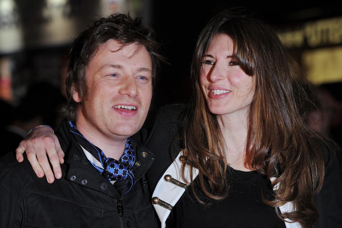 Jamie Oliver stapt opnieuw met zijn echtgenote Jools in het huwelijksbootje
