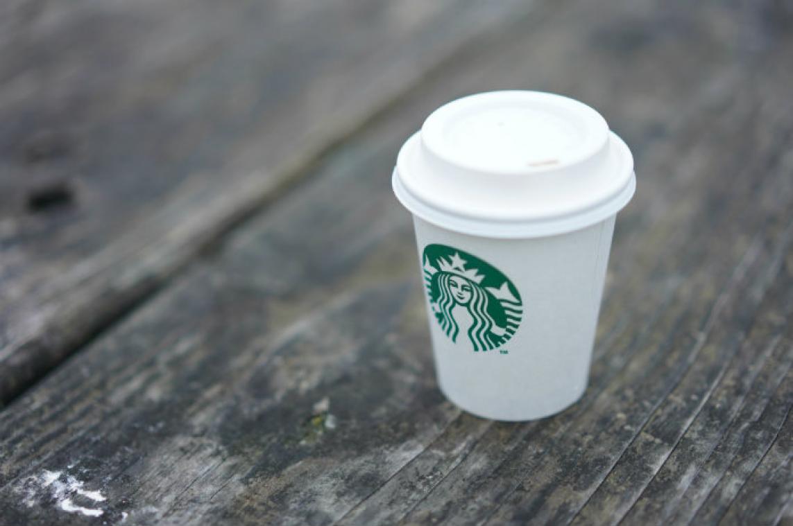 BIZAR. Starbucks moet 85.000 euro dokken na ongeval met thee