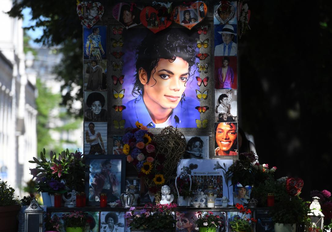 Michael Jackson-fanclubs slepen beschuldigers uit 'Leaving Neverland' voor de rechter