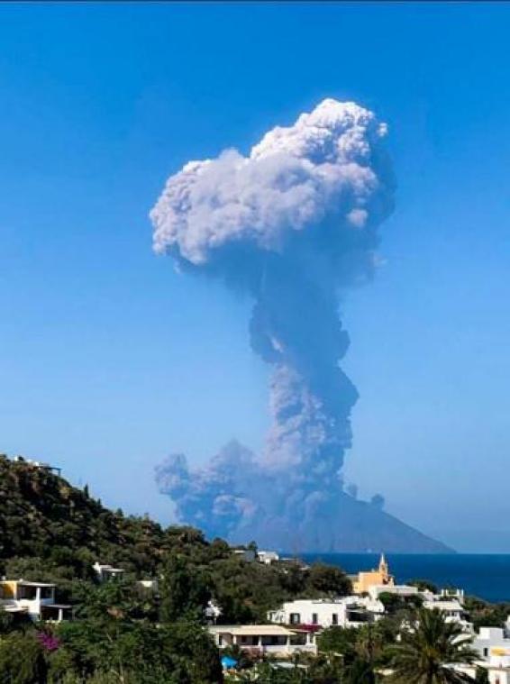 Uitbarsting van vulkaan Stromboli jaagt toeristen schrik aan