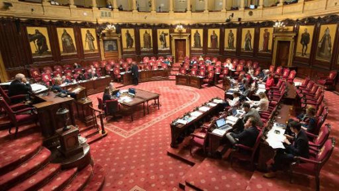 Installatievergadering zonder incidenten; deelstaatsenatoren leggen eed af