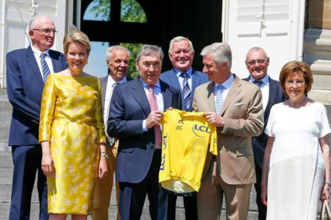 Koningspaar brengt hulde aan Eddy Merckx en ploegmaats