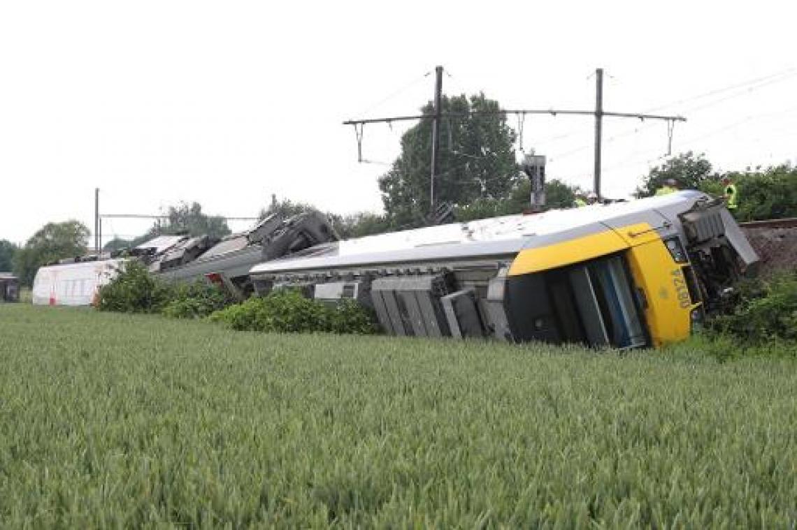 Lege passagierstrein die ontspoorde in Neufvilles, reed drie keer te snel